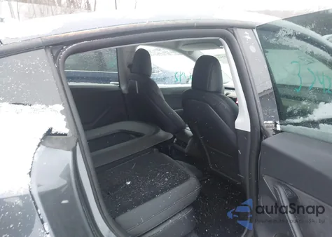 2022 Tesla Model Y Long Range Dual Motor All-Wheel Drive z USA, uszkodzony, nr VIN 7SAYGDEE0NF382309